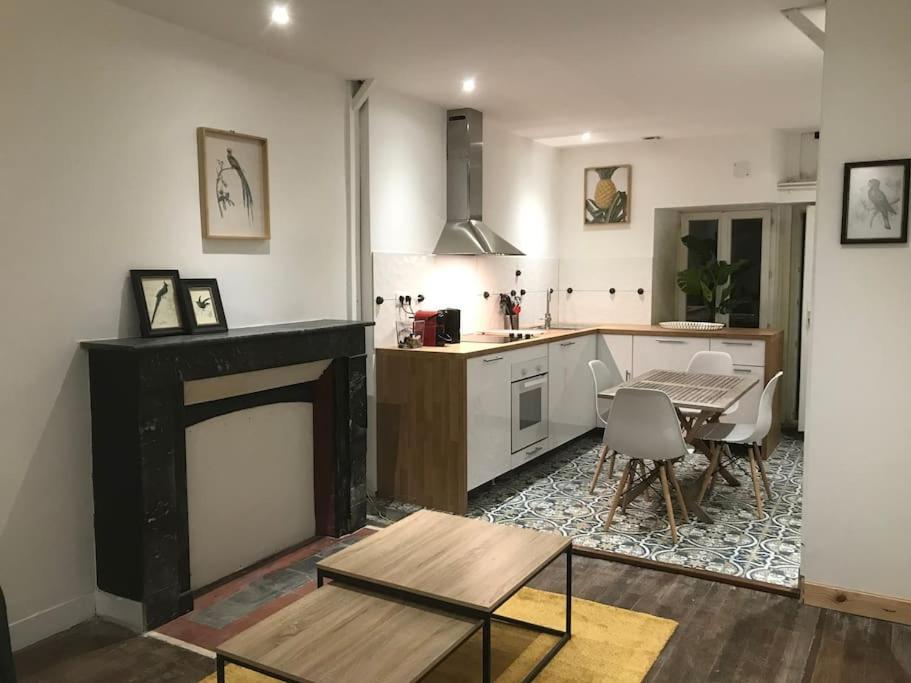 Appartement Cosy A Deux Pas De La Gare لافال المظهر الخارجي الصورة