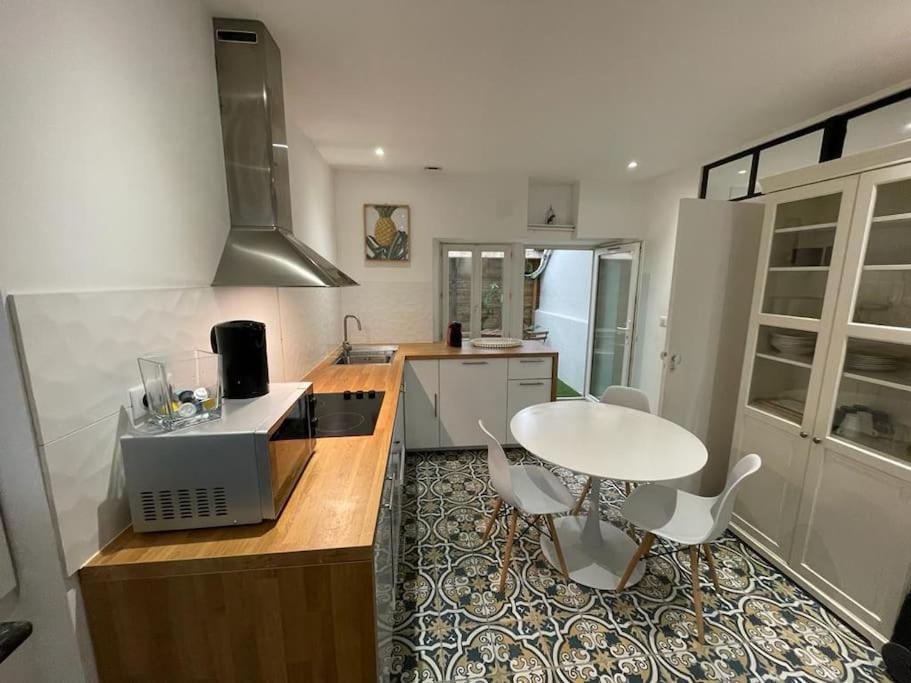 Appartement Cosy A Deux Pas De La Gare لافال المظهر الخارجي الصورة