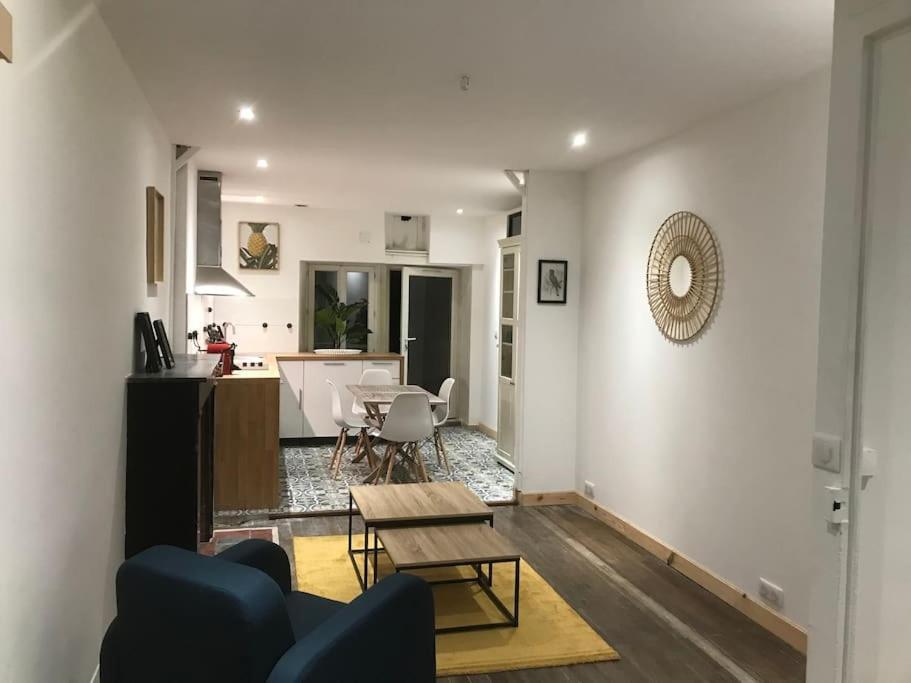 Appartement Cosy A Deux Pas De La Gare لافال المظهر الخارجي الصورة