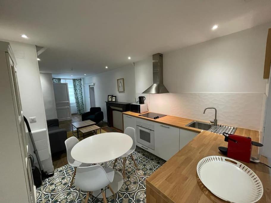 Appartement Cosy A Deux Pas De La Gare لافال المظهر الخارجي الصورة